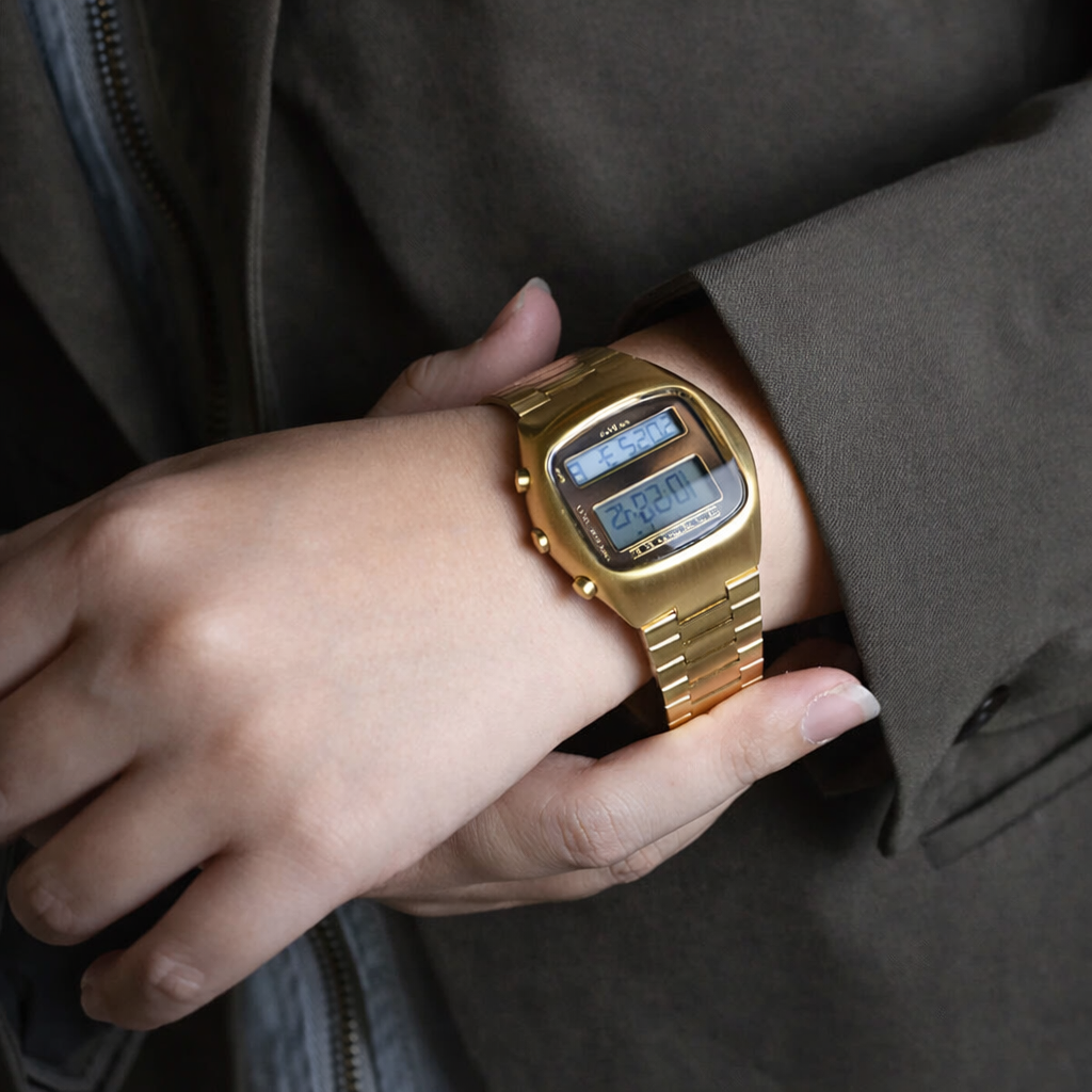 Aven TV | Golden Digital Watch - (41018891)