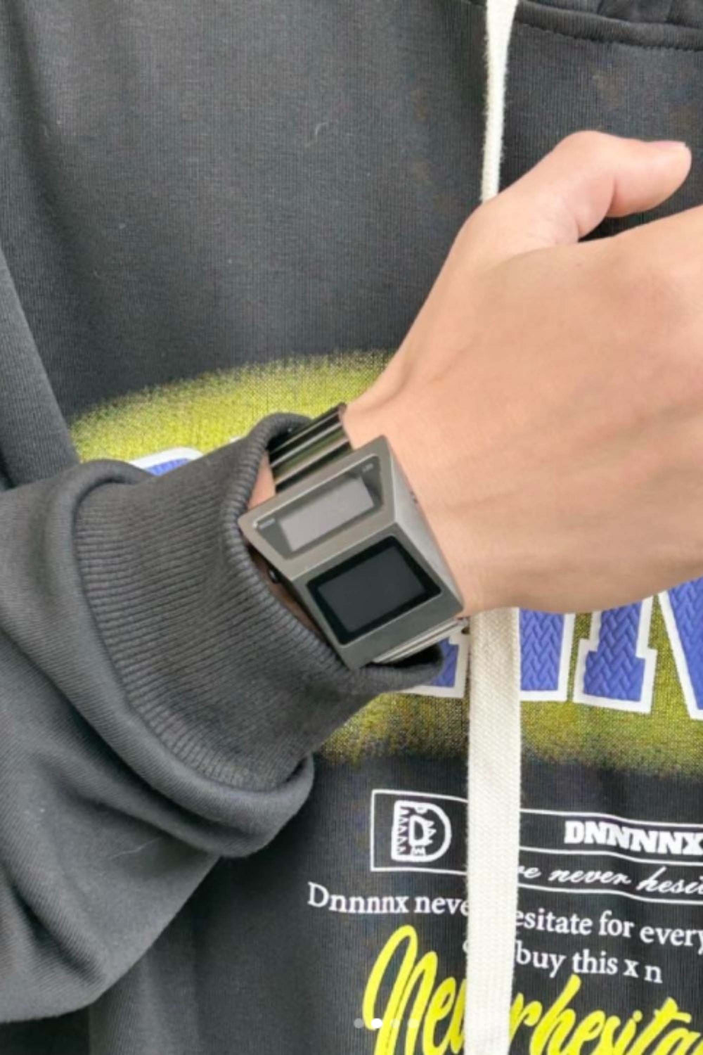 Moon Rover | Metallic Black Digital watch