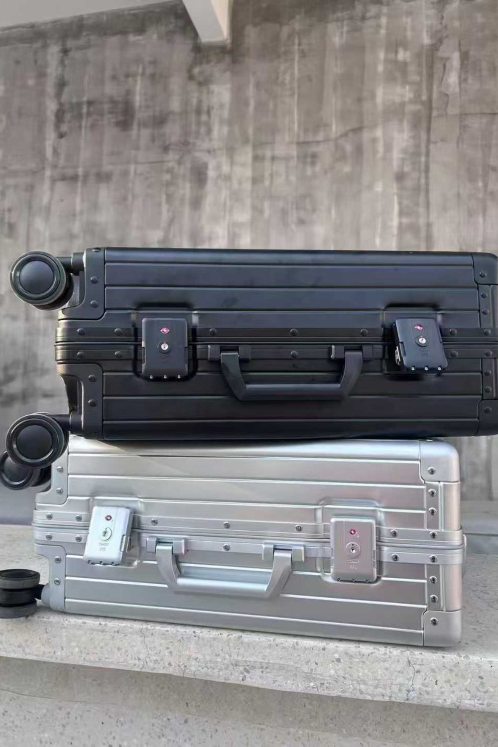 Zivanche Vaultor 60-Slot Watch Travel Case