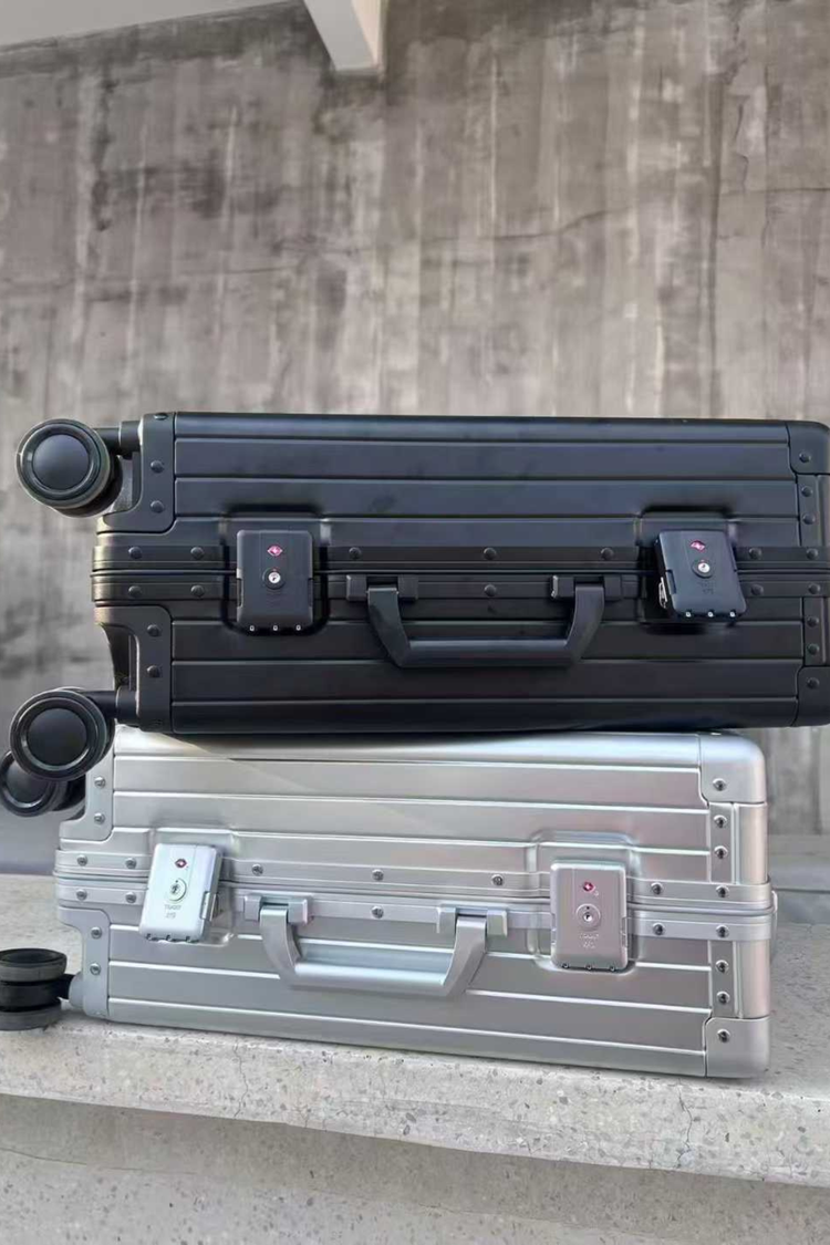 Zivanche Vaultor 60-Slot Watch Travel Case